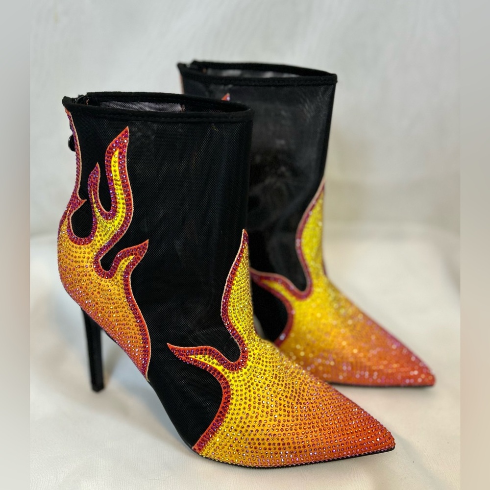 Thalia Sodi Rayenn Womens Dress Bootie Black Flames Fabric US Size 7 1/2 Medium